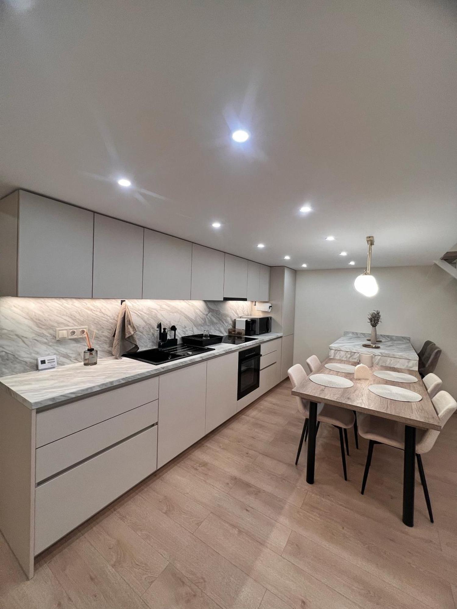 Hubner Apartment Boedapest Buitenkant foto